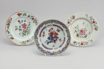 TALLRIKAR, 3 st, porslin, Kina, 1700-tal.