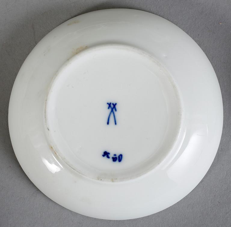 PARTI PORSLIN, Meissen, 19 delar, bla Lökmönstret. 1900-tal.