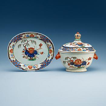 1567. TERRIN med LOCK och FAT, kompaniporslin. Qing dynastin, 1700-tal.
