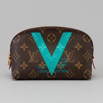 SMINKVÄSKA, "Cosmetic Pouch V" Louis Vuitton.