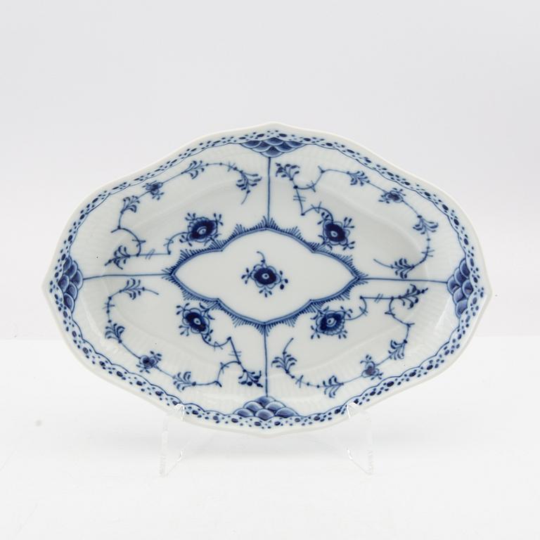 Servis 87 dlr, "Musselmalet - whole and half blonde", Royal Copenhagen Denmark porcelain.