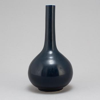 A Chinese blue glazed bottle vase, 20th century.