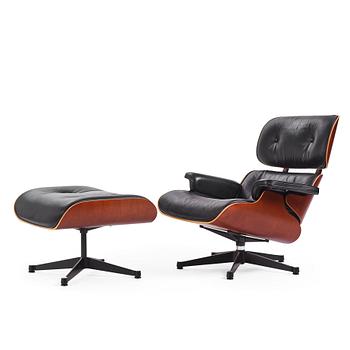 59. Charles & Ray Eames, fåtölj med fotpall, "Lounge Chair & Ottoman", Vitra, ca 2006.