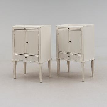 SÄNGBORD, 1 par, gustaviansk stil, 1900-talets andra hälft.