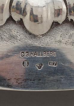 PRESENTERFAT, silver, Jugend, C G Hallberg, Stockholm, 1910. Vikt 558 g.