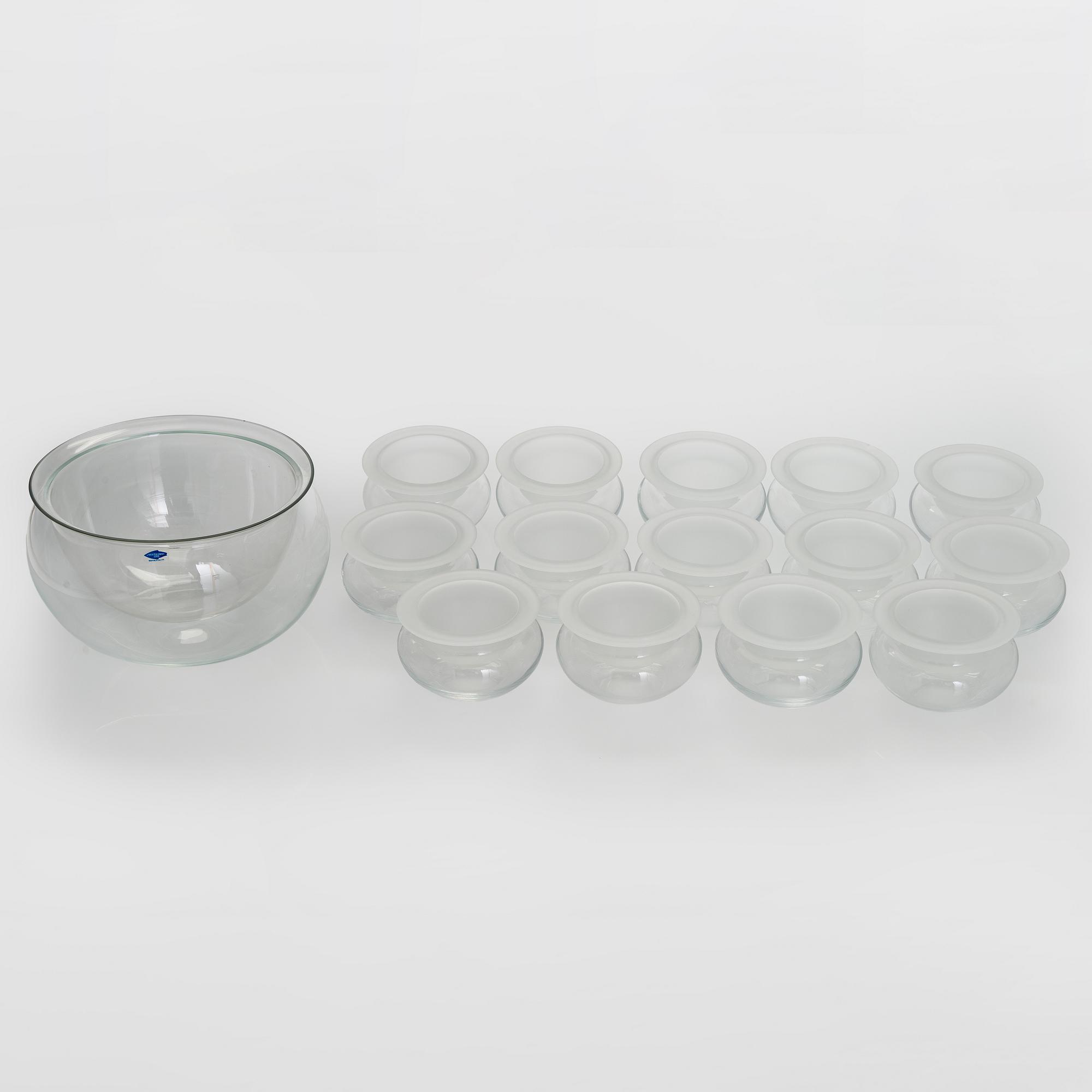 Signe Persson-Melin, A set of 14 bowls 'Boda frost', Boda late 20th century and two glass bowls.
