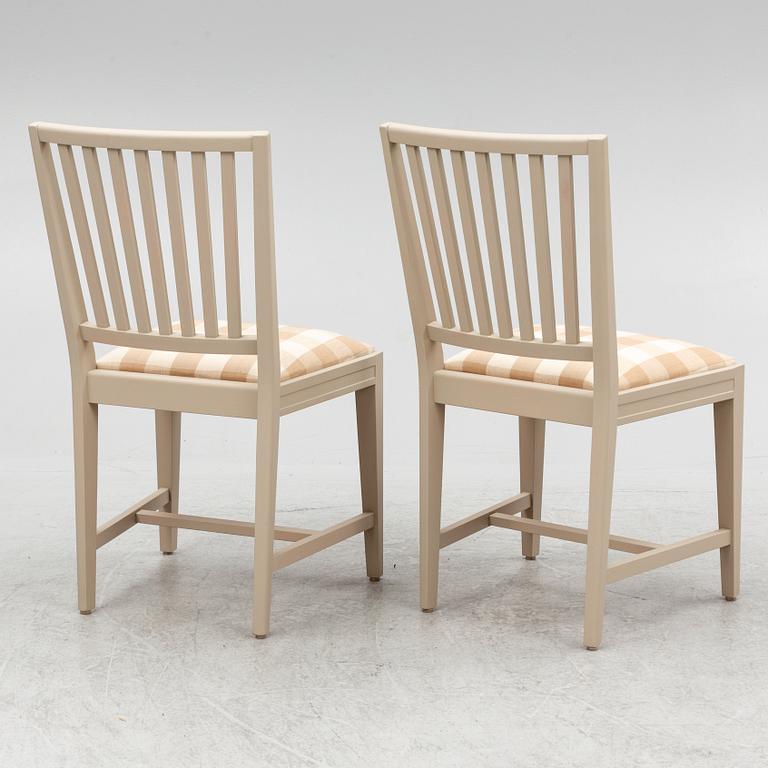 Dining table, 8 chairs, Gustavian style, 20th century.