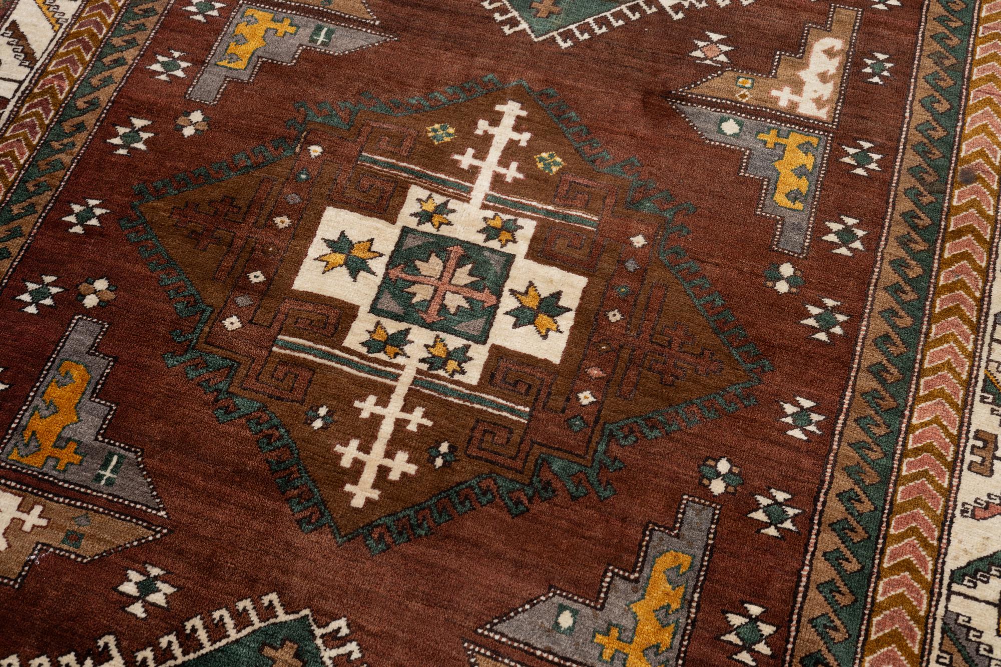 Carpet, Kazak style, approx. 270 x 165 cm.