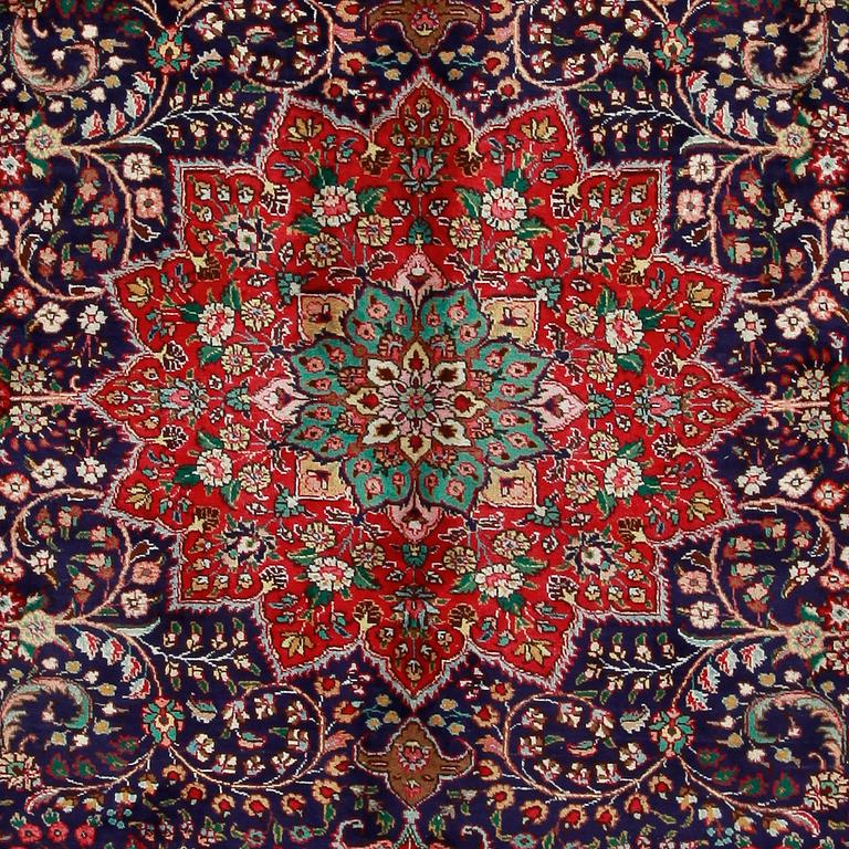 MATTA, Täbriz, ca 376 x 314 cm.