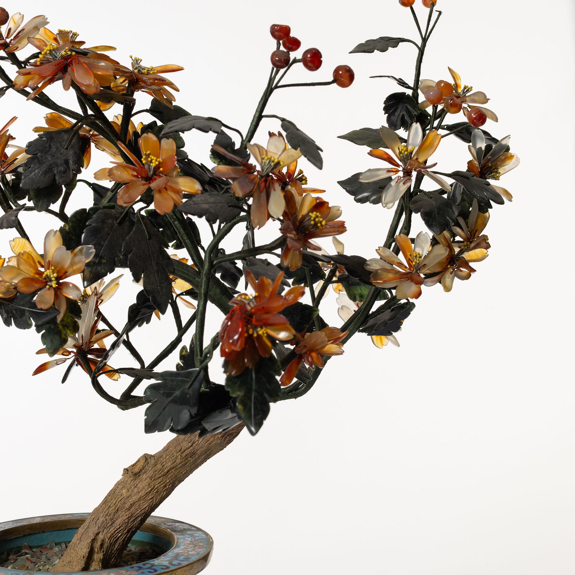 Decoration tree, stone, with pot in cloisonné, China, 20th century.