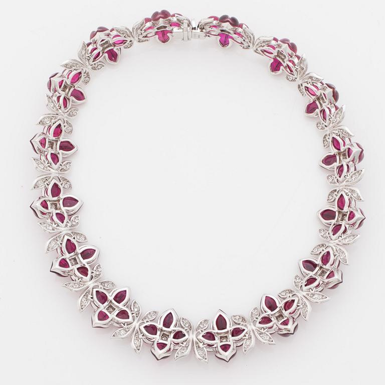 A carved pink tourmaline and diamond collar with floral motifs. Total carat weight of diamonds circa 16.00 cts.