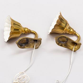 A pair of brass wall lights, second half of the 20th Century.