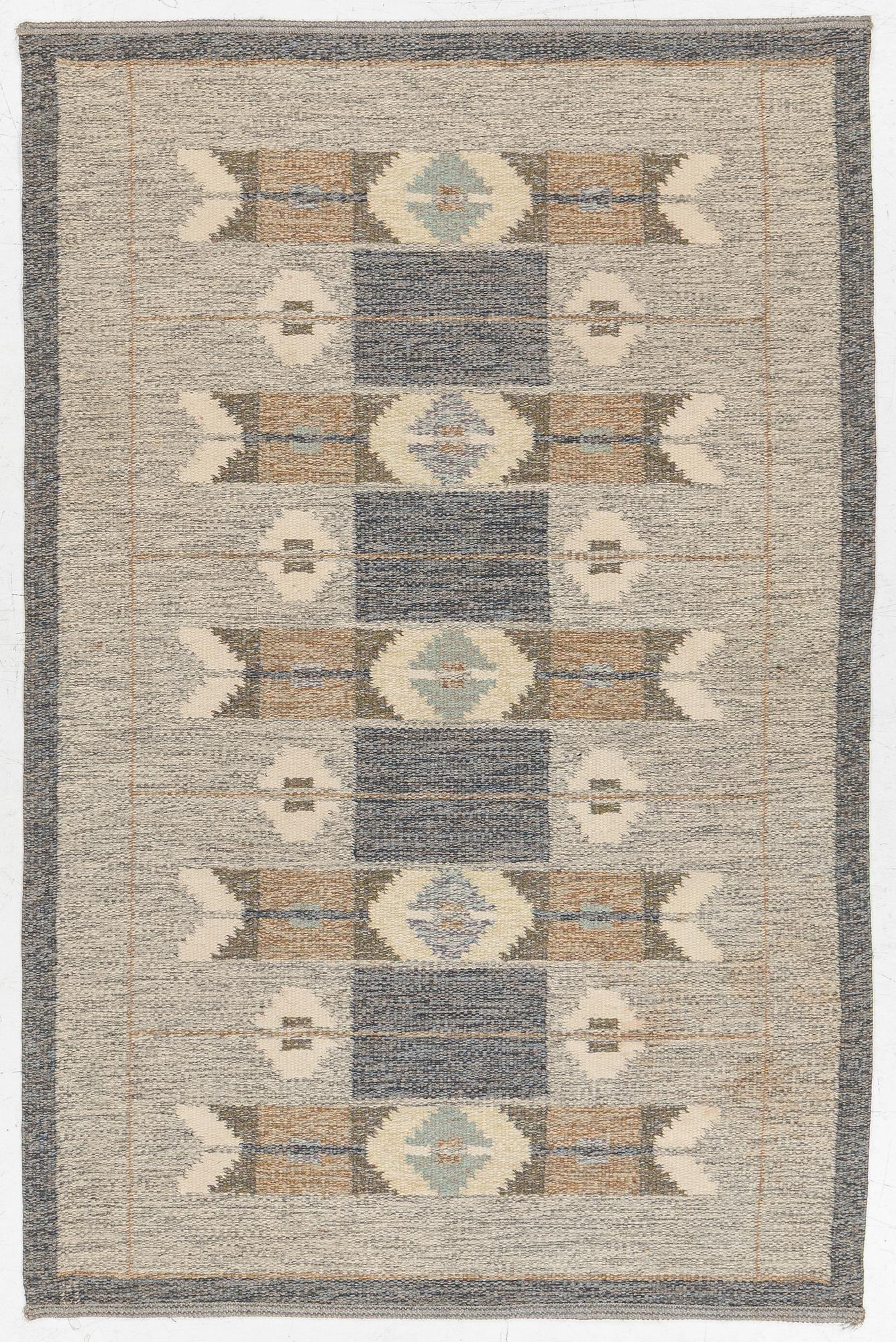 Ingegerd Silow, rug, flat weave, signed IS, approx. 200 x 134 cm.
