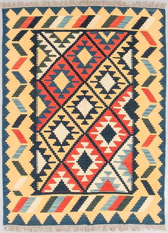 A KASHGAI KILIM RUG, 194 x 144 cm.