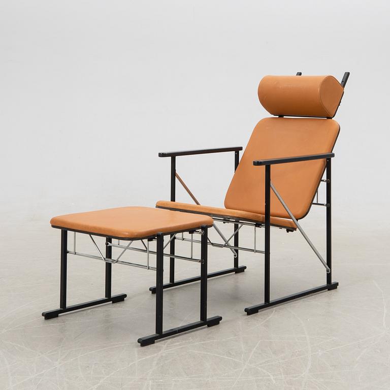 Yrjö Kukkapuro, Armchair with footstool "A500 lounge chair" for Avarte Finland, late 20th century.