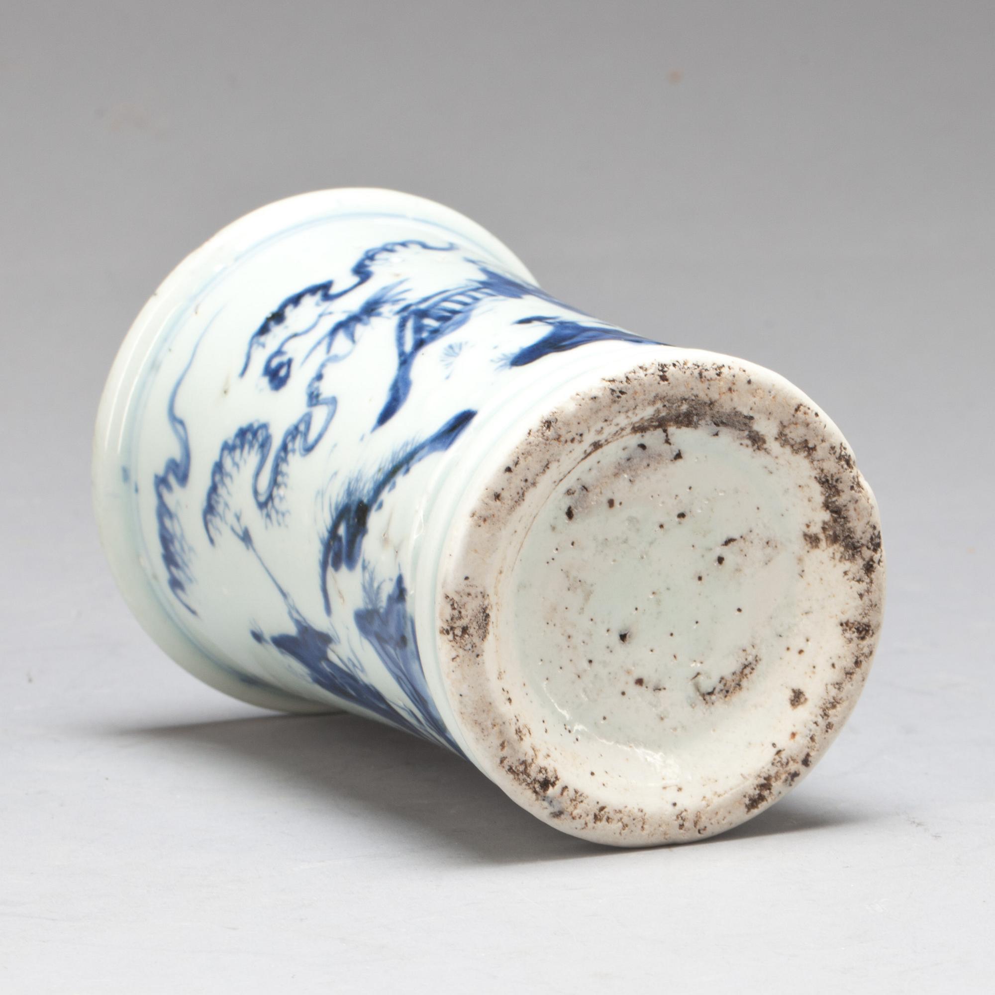 PENSELVAS, porslin. Kina 1800-tal.