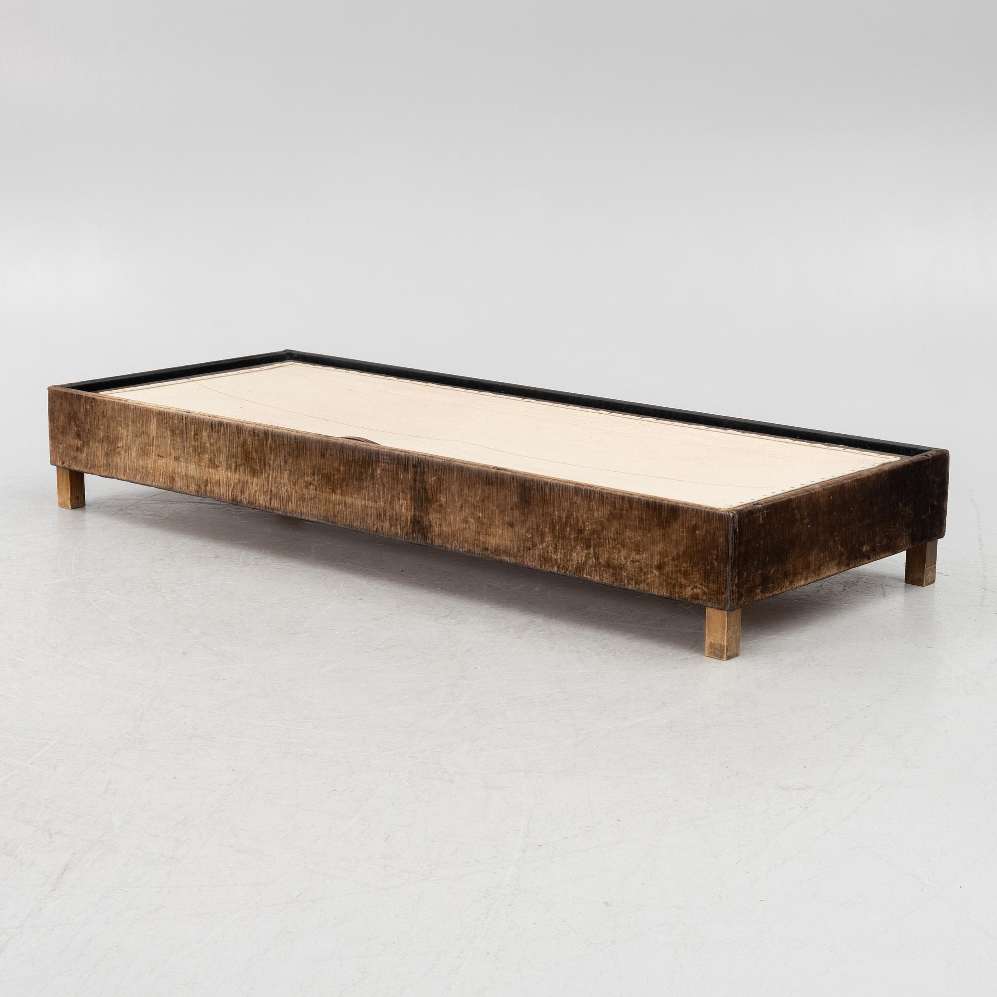 Daybed, 1930s.