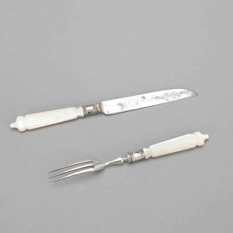 SMÖRGÅSBESTICK, 22 st, silver, pläter samt pärlemo, Sheffield, 1900-talets början,