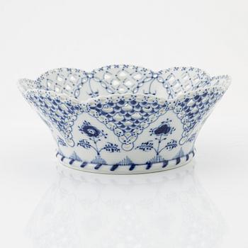 Royal Copenhagen, Gallerskål, porslin, Modellnummer 1061 "Musselmalet", helblonde, Danmark, 1894-1922.