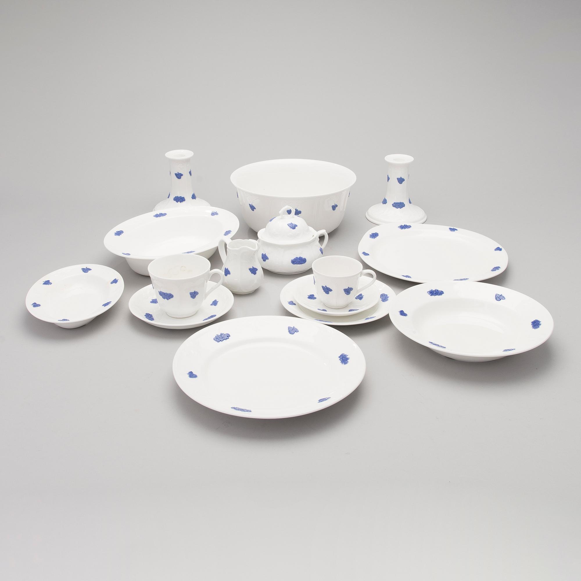 A 43-piece porcelain dinnerware set, "Blå blom", Gustavsberg.
