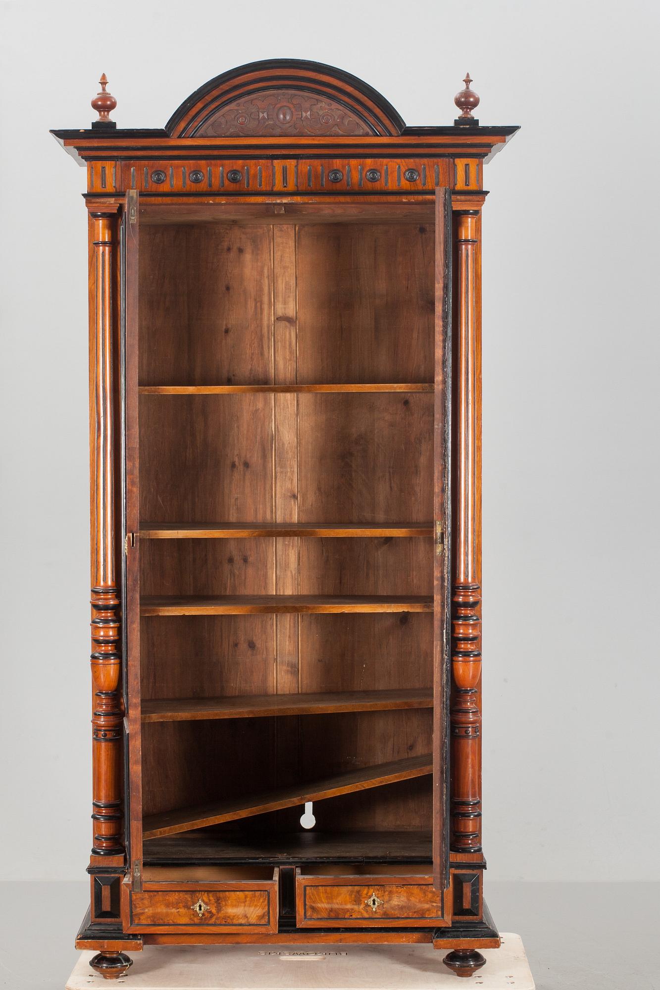 BOKSKÅP, nyrenässans 1800-talets slut.