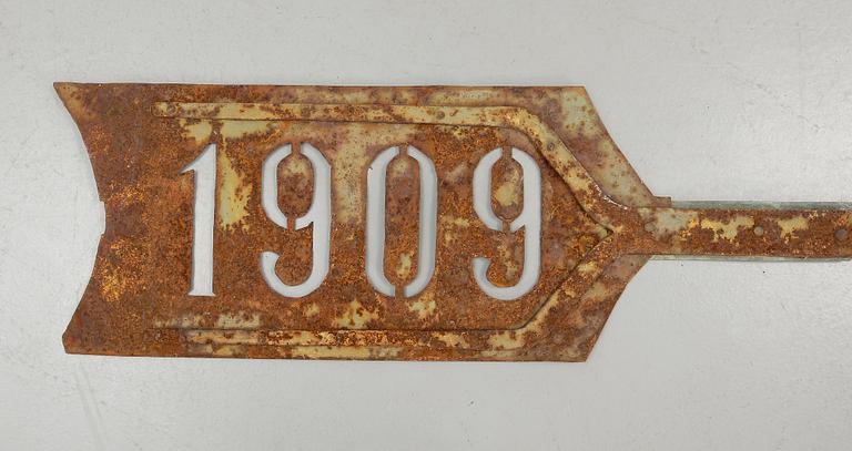 VINDFLÖJEL, bär datering 1909.