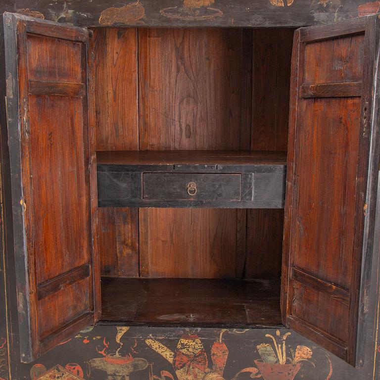 A pair of Chinese cabinets, early 20th century.