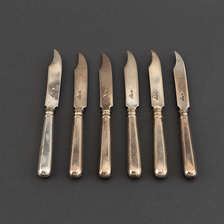 A set of six Fabergé silver fruit/chees knives, marked Fabergé, Moscow early 20th century.