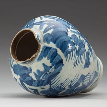 A blue and white Japanese vase, 17th Century.