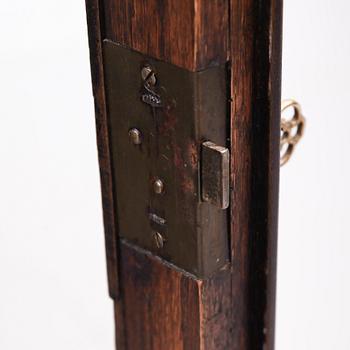 VITRINSKÅP, 1900-talets första hälft.