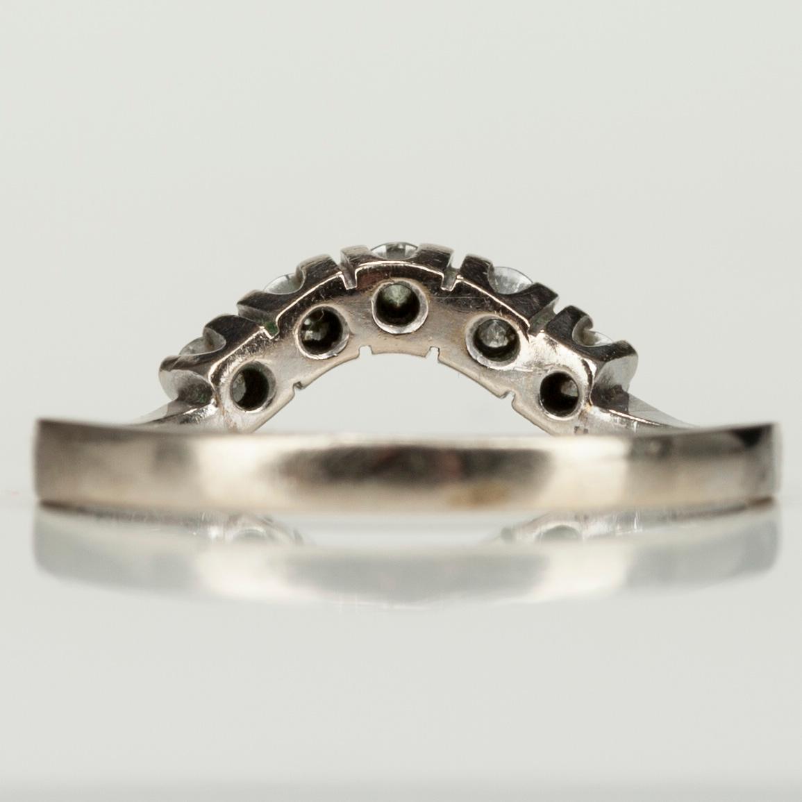 RING, 18K vitguld, 5 briljantslipade diamanter, Kalevi Piirainen,  Helsingfors 1981.