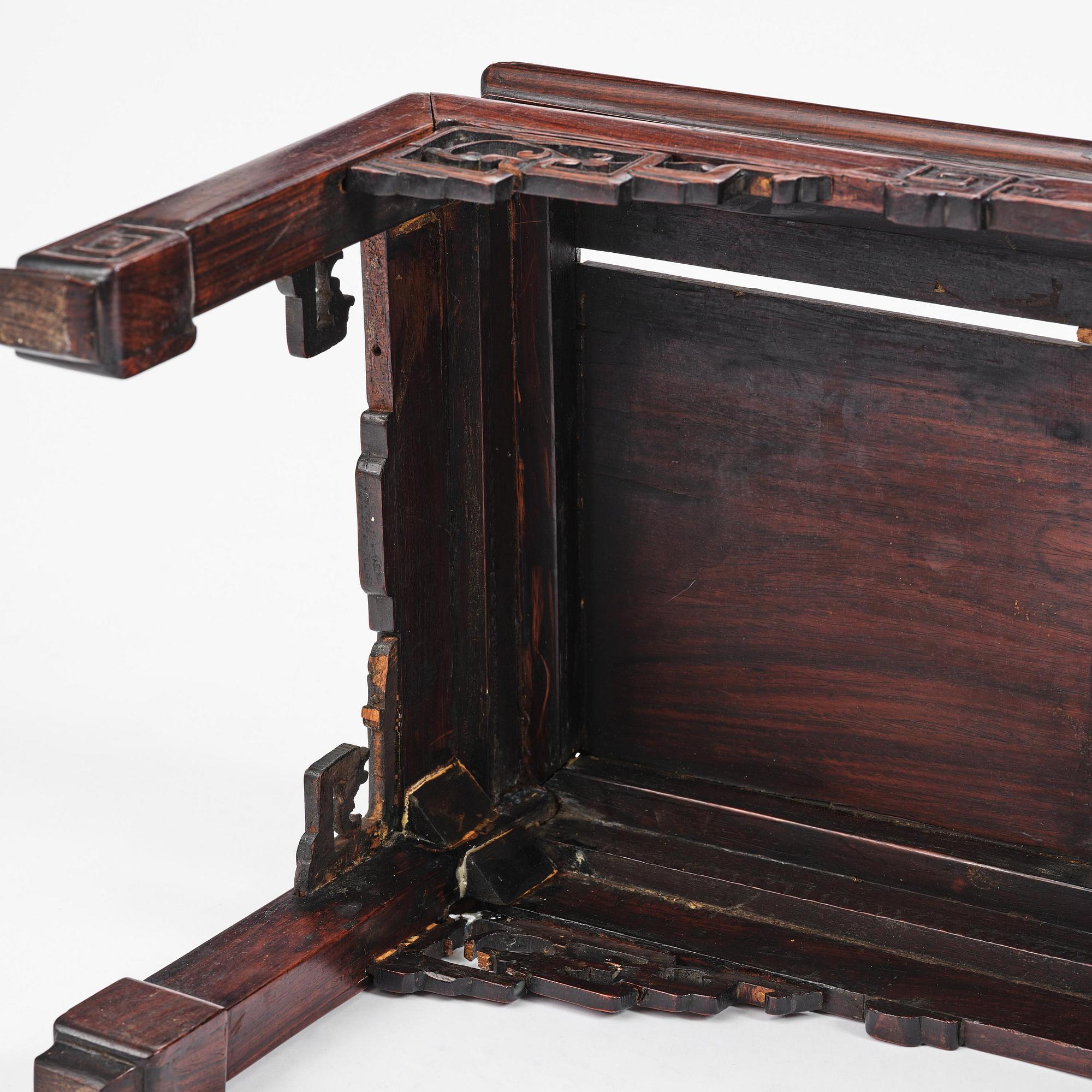 Bord, hardwood. Qingdynastin, 1800-tal.