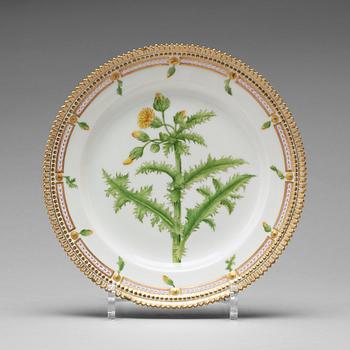 385. A set of six Royal Copenhagen 'Flora Danica' dishes, Denmark, 20th Century.