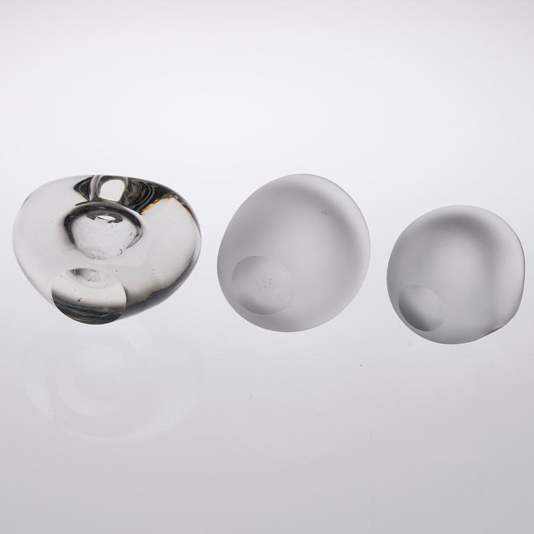 GLASSKULPTUR, 3 st, "Hjärta" samt 2 st "Jättegryta", Timo Sarpaneva Iittala.