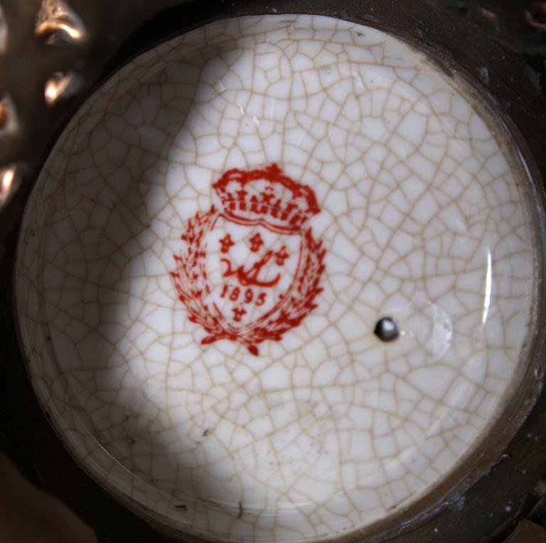 KANDELABRAR, ett par, nyrokokostil, porslin och brons, 1900/2000-tal.