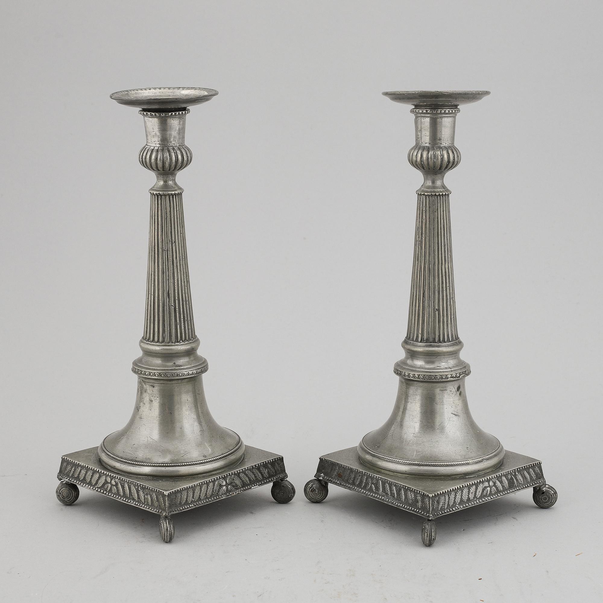 LJUSSTAKAR, ett par, tenn. Av Lars Löfgren Uppsala 1823-1873.