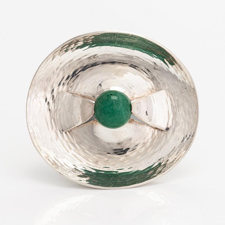 Elis Kauppi, A silver brooch with an anventurine. Kupittaan kulta, Turku 1961.