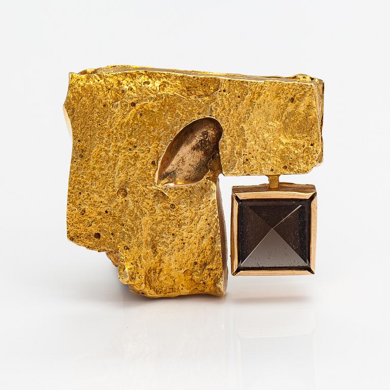 Björn Weckström, A 14K gold brooch "Crystal and cut" with a smoaky quartz. Lapponia 1965.