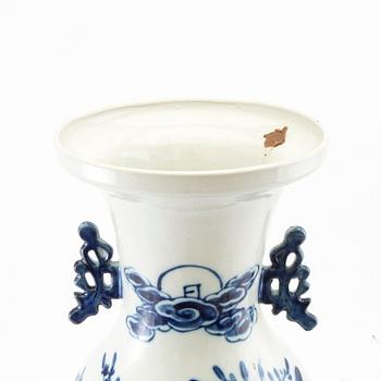 A blue and white Chinese vase, 20th century.