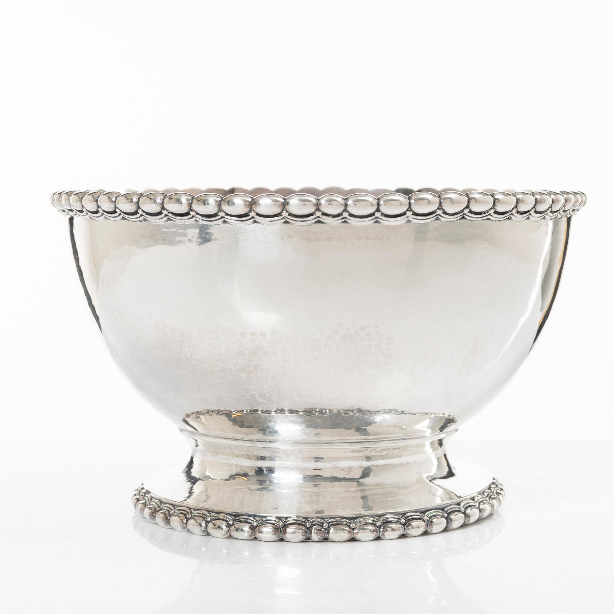 A Swedish silver bowl, mark of Juvelerar AB Th Petersson, Norrköping, 1925.