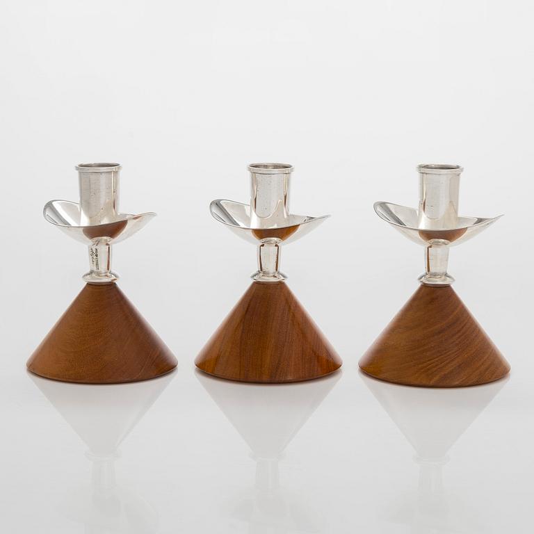 Anna-Greta Eker, ljusstakar, 3 st, silver och mahogny, Auran Kultaseppä, Åbo 1961-64.