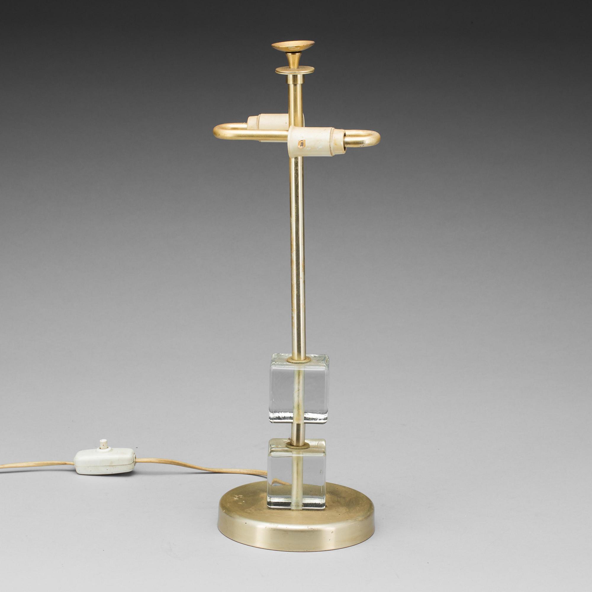 BORDSLAMPOR, 2 st snarlika, Malmö Metallfabrik. 1900-talets andra hälft.