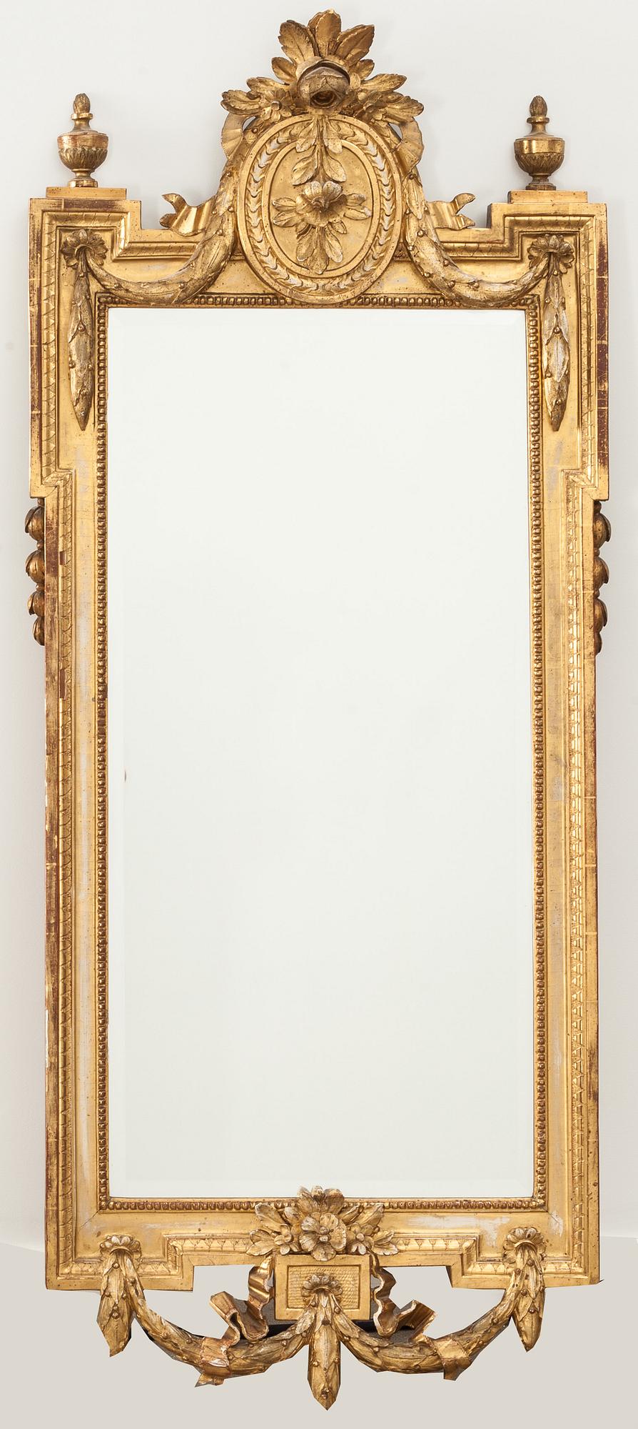 SPEGEL, gustaviansk, hallstämplad med otydligt årtal (1778?).
