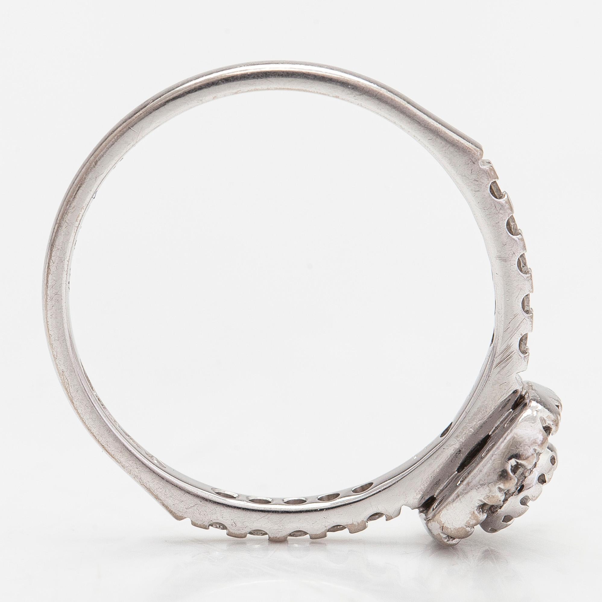 Tillander "Red Label" ring, 14K vitguld, med diamanter totalt ca 0.31 ct. Helsingfors 2017.
