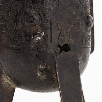 A jue bronze vessel, late Qing dynasty.