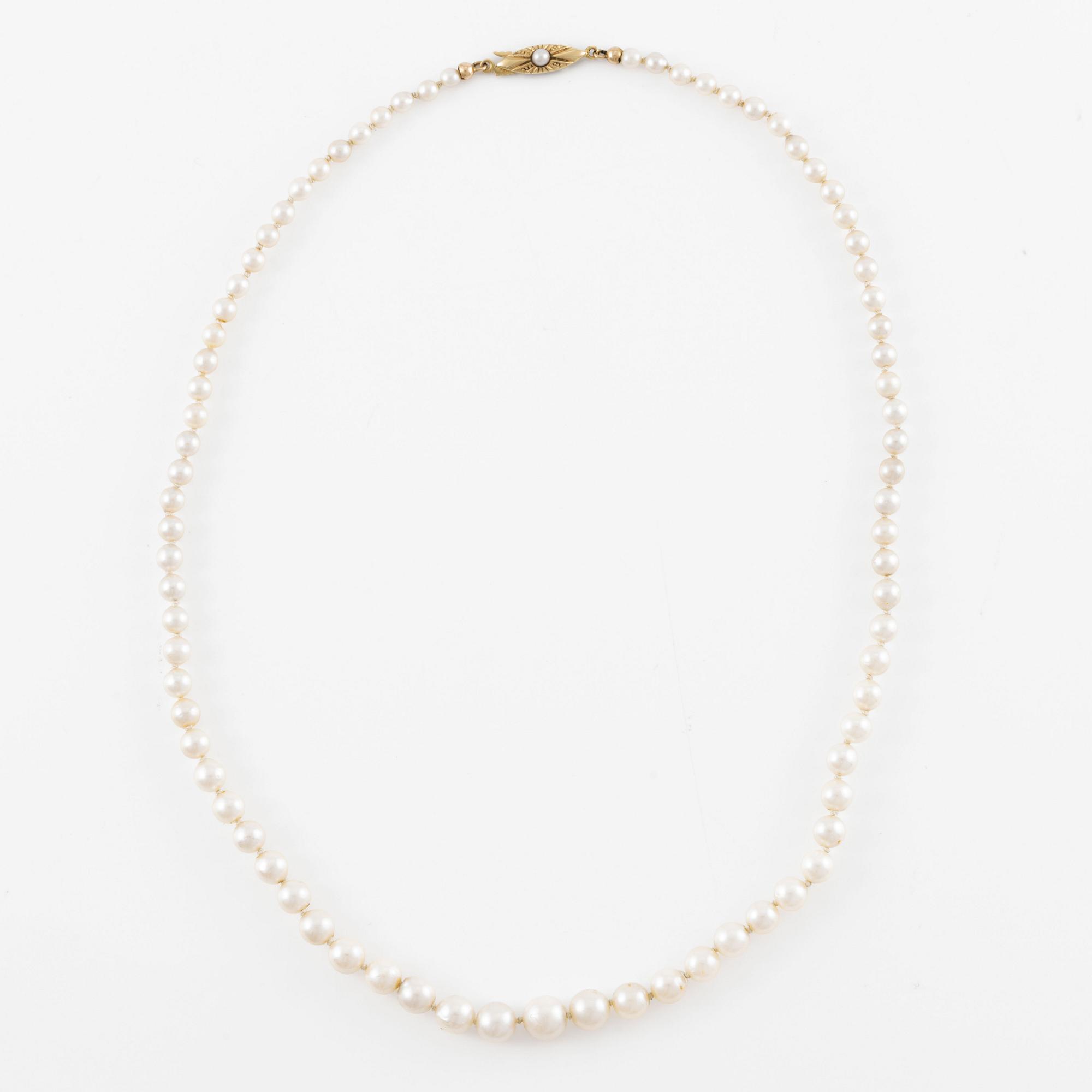 Necklace of cultured pearls, clasp 18K gold.
