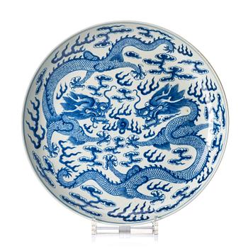 1113. A large blue and white 'five clawed dragon' dish, Qing dynasty, Guangxu mark and period (1875-1908).