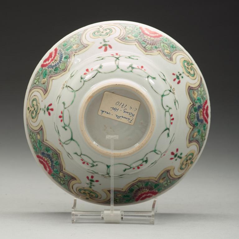 SKÅL, porslin. Qingdynastin, Kangxi (1662-1722).