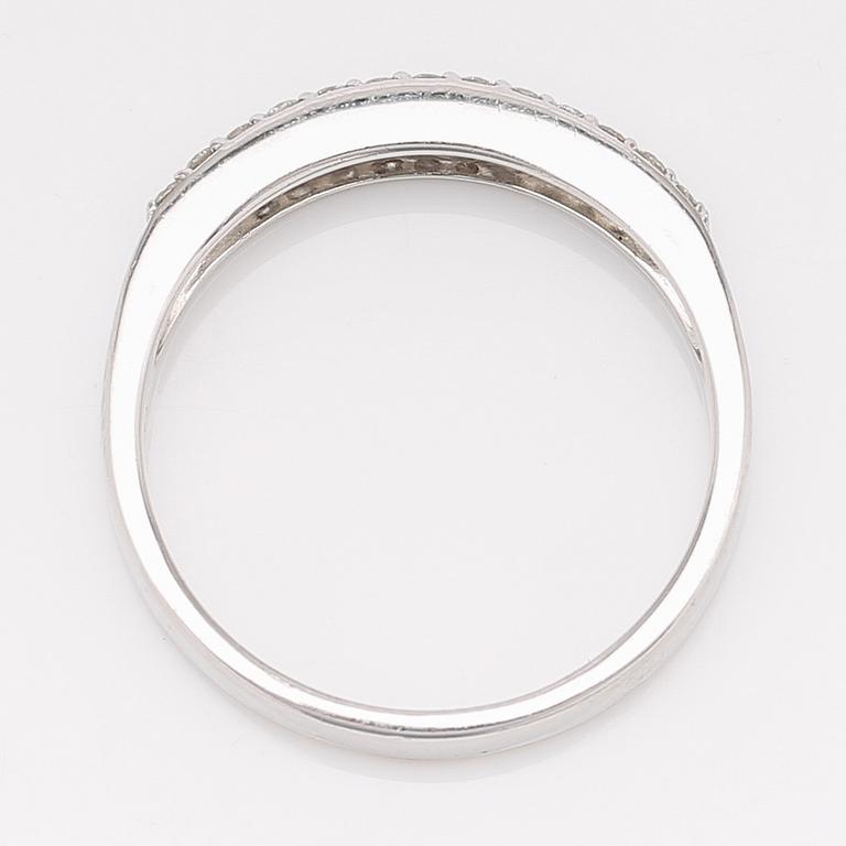 RING, 14K vitguld och diamanter.