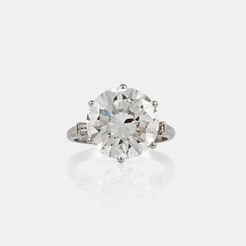 1206. RING med briljantslipad diamant 7.46 ct, kvalitet I/VS1 enligt certifikat från GIA.